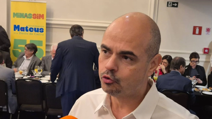 Justiça manda Mateus Simões retirar perfis de campanha não informados ao TRE