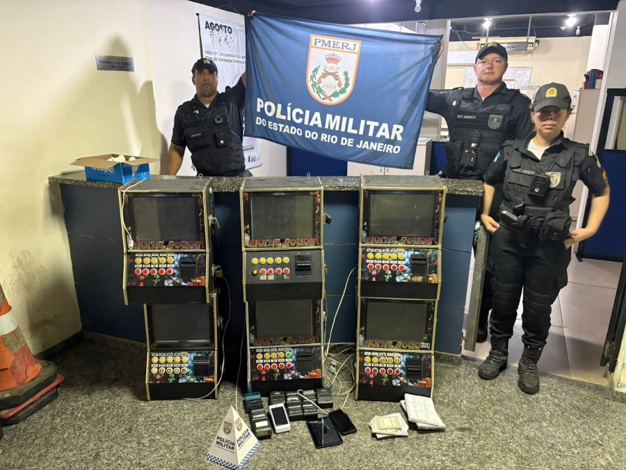 PM fecha cassino clandestino com seis caça-níqueis no Centro de Bom Jesus do Itabapoana