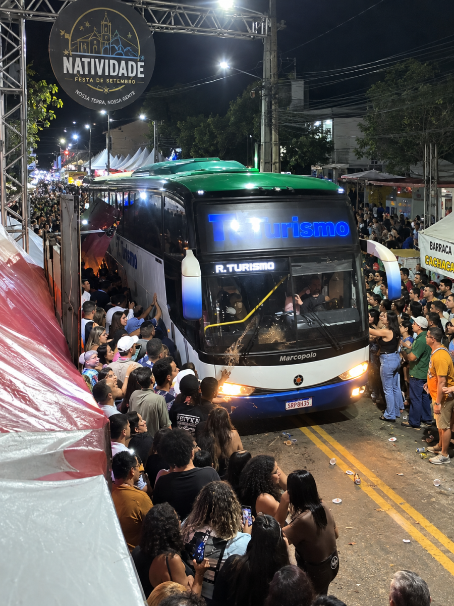 Ônibus avança sobre área com público durante Festa de Setembro em Natividade