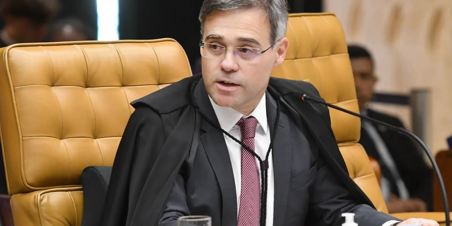 Mendonça dá três horas para retirada de vídeo de Janones e Lindbergh sobre Flávio
