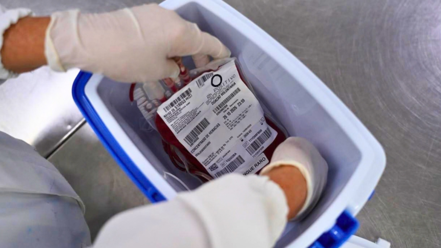 Sangue compatível com apenas seis doadores no país cruza o Brasil para atender paciente em Juiz de Fora
