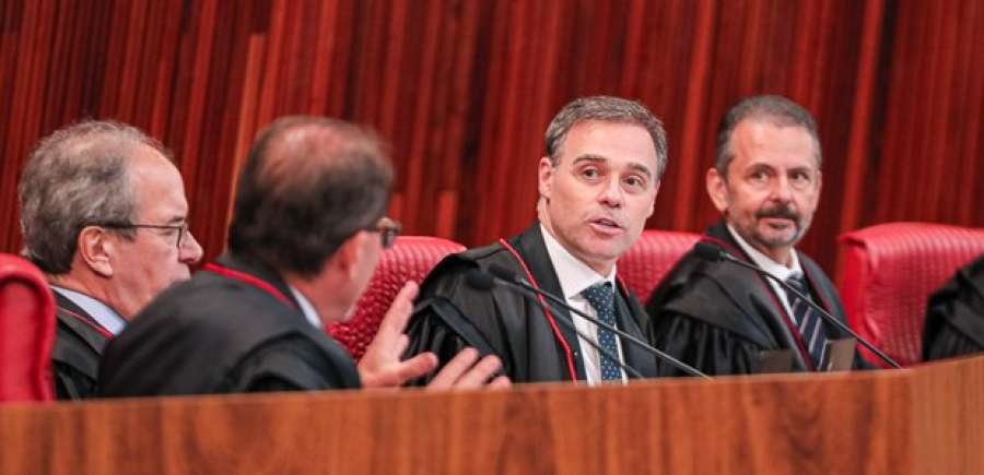 TSE manda retirar publicações que ligavam Lula e Flávio ao crime organizado