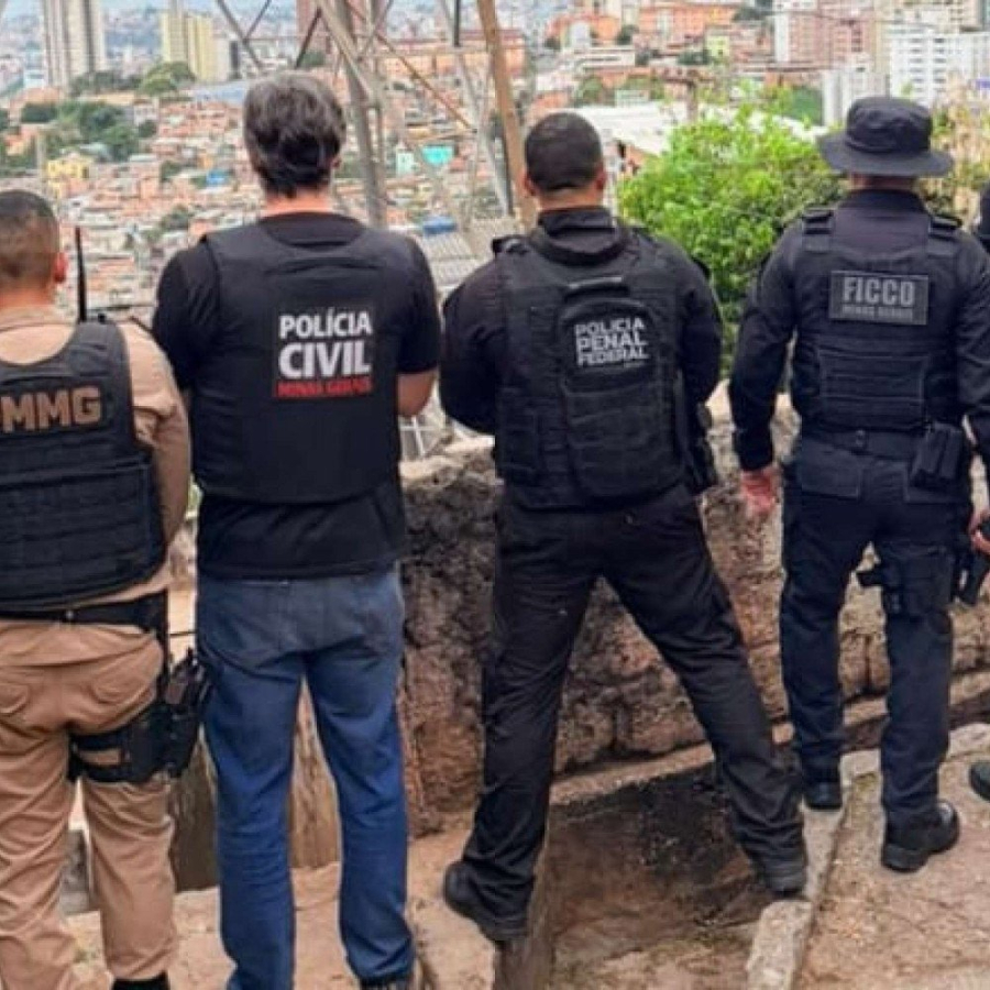 Operação Abençoado cumpre mandados em Muriaé e BH contra grupo investigado por drogas e armas