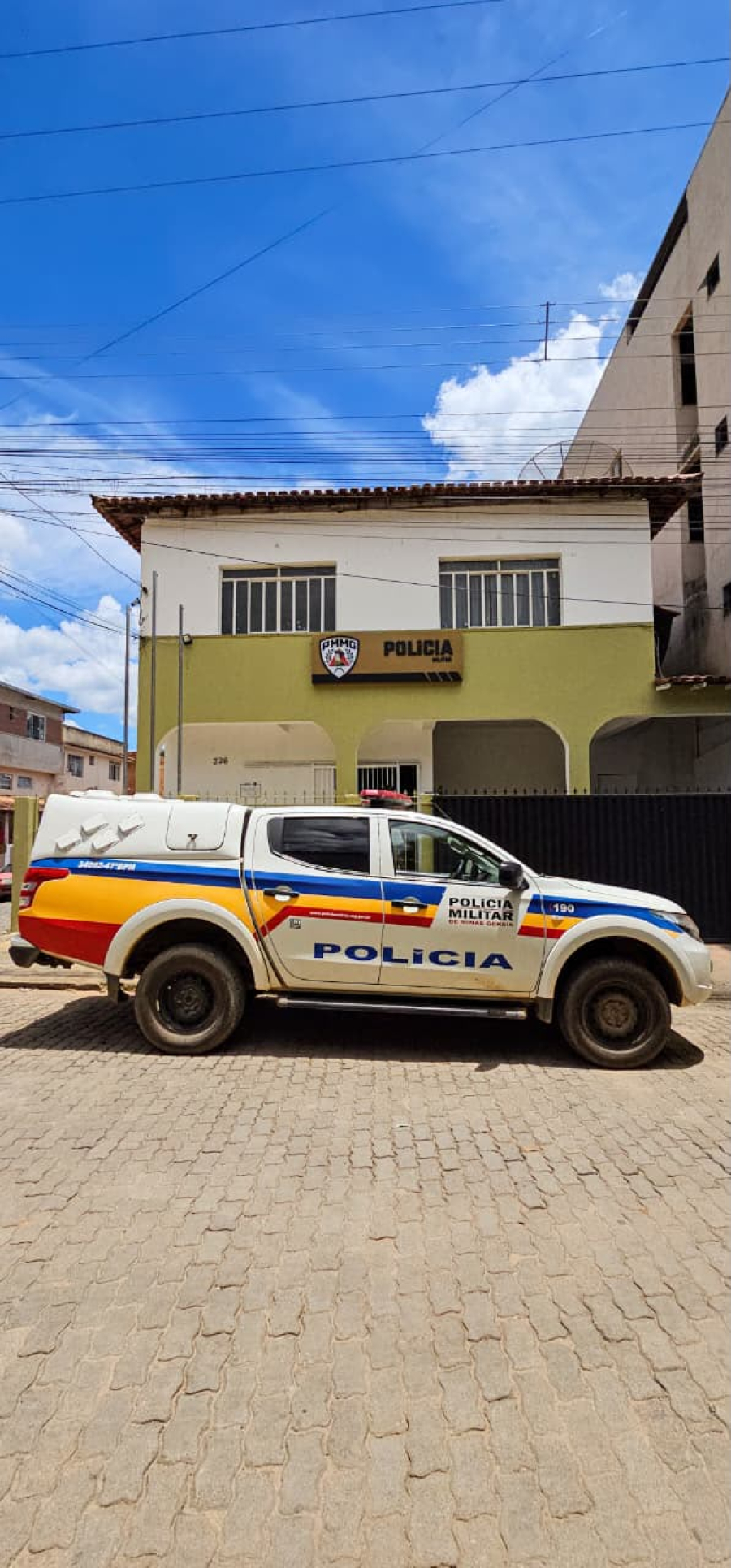 Suspeito é preso após roubo e tentativa de roubo em Fervedouro; motocicleta é recuperada