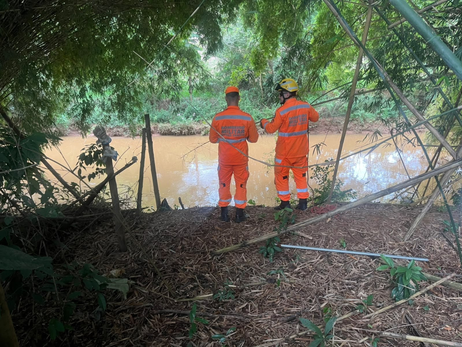 Corpo em avançado estado de decomposição é encontrado no Rio Manhuaçu