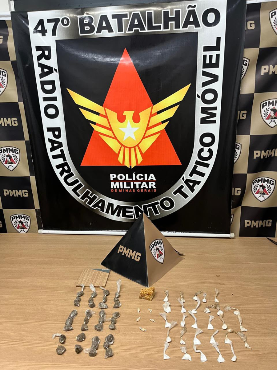 PM encontra 68 porções de drogas em quadra e terreno no Santa Terezinha, em Muriaé