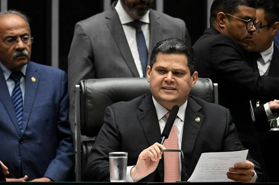 Mandato de oito anos para ministros do STF entra na disputa pelo comando do Senado