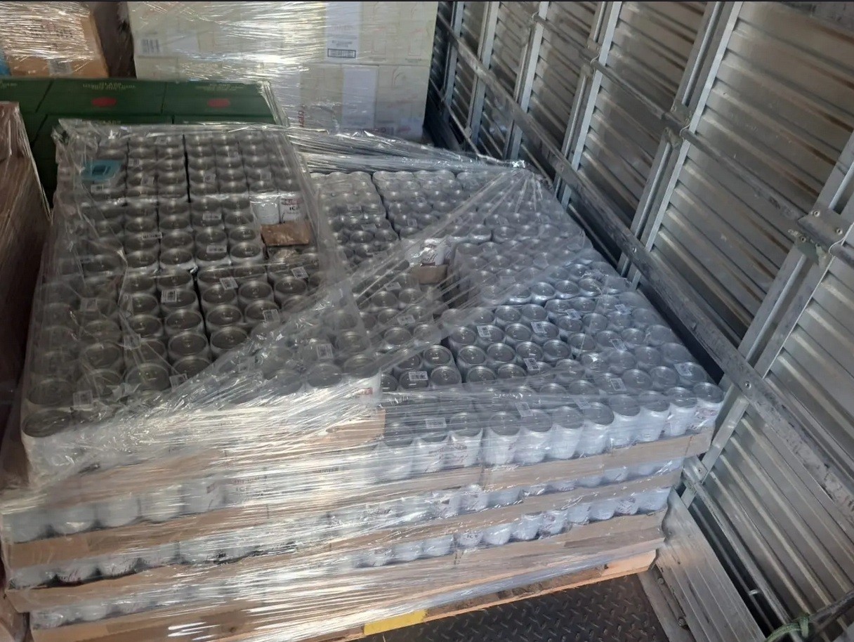Sefa apreende mais de 13 mil garrafas de bebidas alcóolicas e máquina condensadora