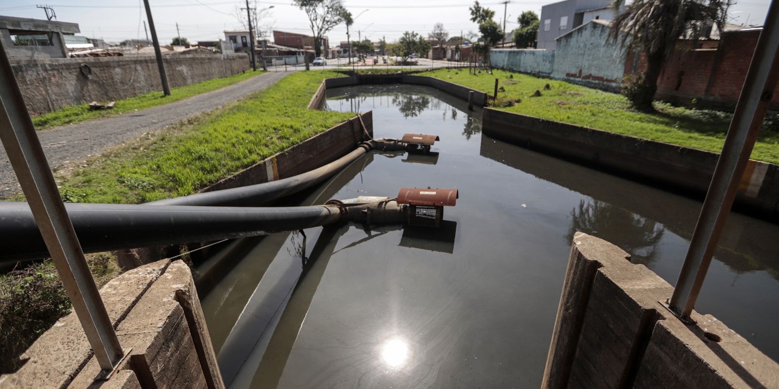 Impasse sobre projetos atrasa obras de proteção contra enchentes no RS