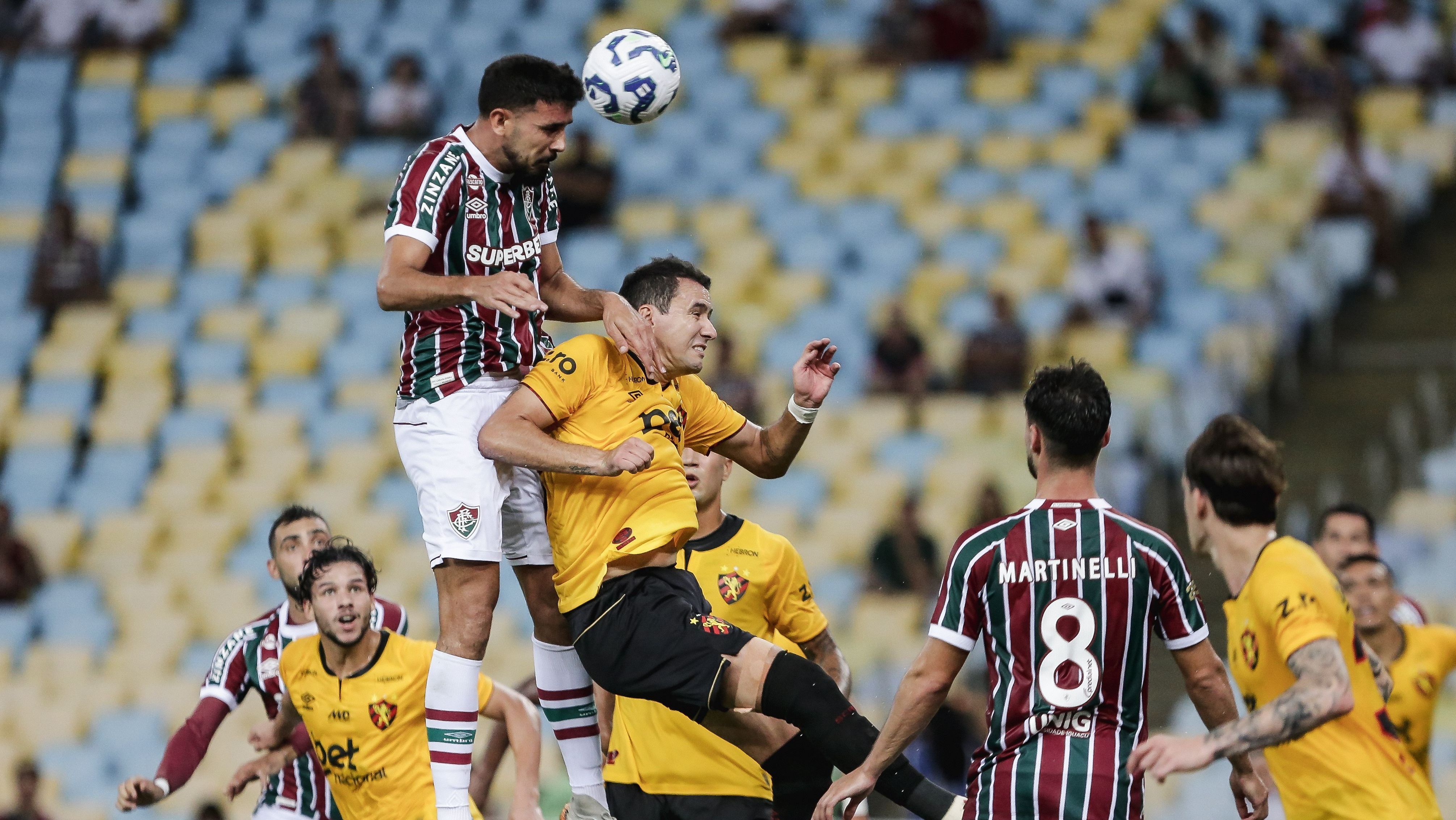 Fluminense vira sobre o Sport com gol no fim e volta a vencer no Brasileiro
