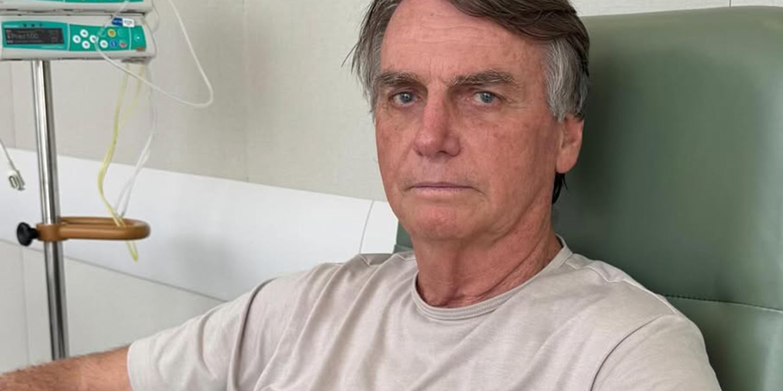 Jair Bolsonaro tem alta após três semanas internado em Brasília