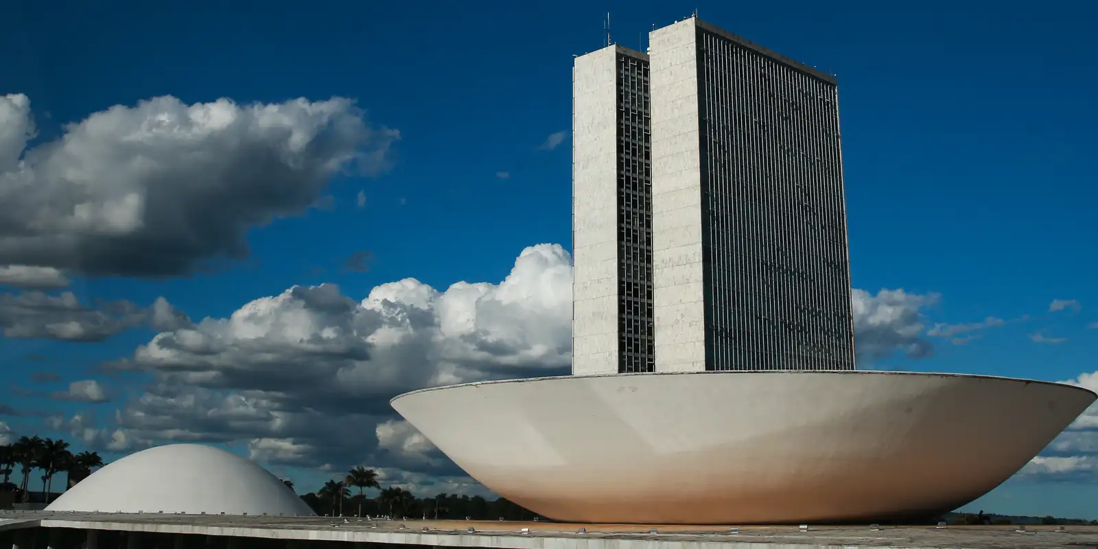 Semana no Congresso terá IR, jornada de trabalho e educação