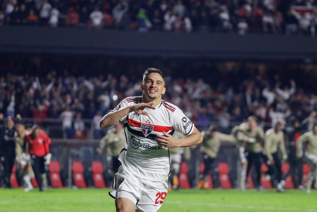 Arboleda e Pablo Maia devem reforçar São Paulo contra o Alianza Lima