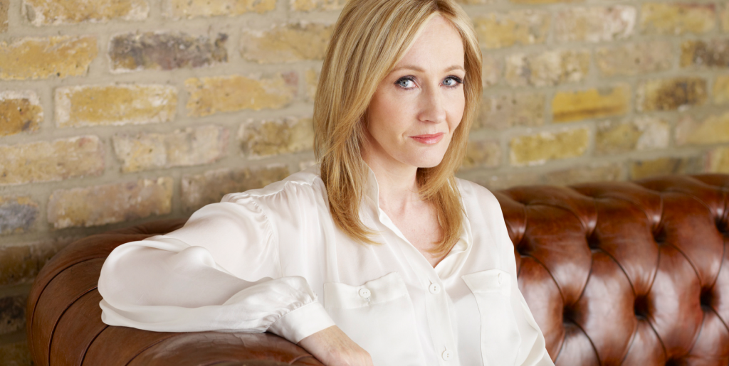 J.K. Rowling se pronuncia sobre demissão de ator escolhido para interpretar Snape em adaptação da série Harry Potter