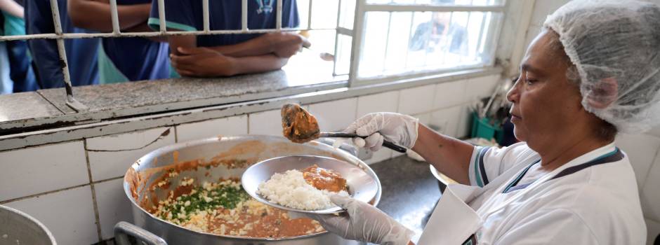 Resultado do processo seletivo para nutricionistas e auxiliares de serviços atuarem em escolas estaduais já está disponível 
