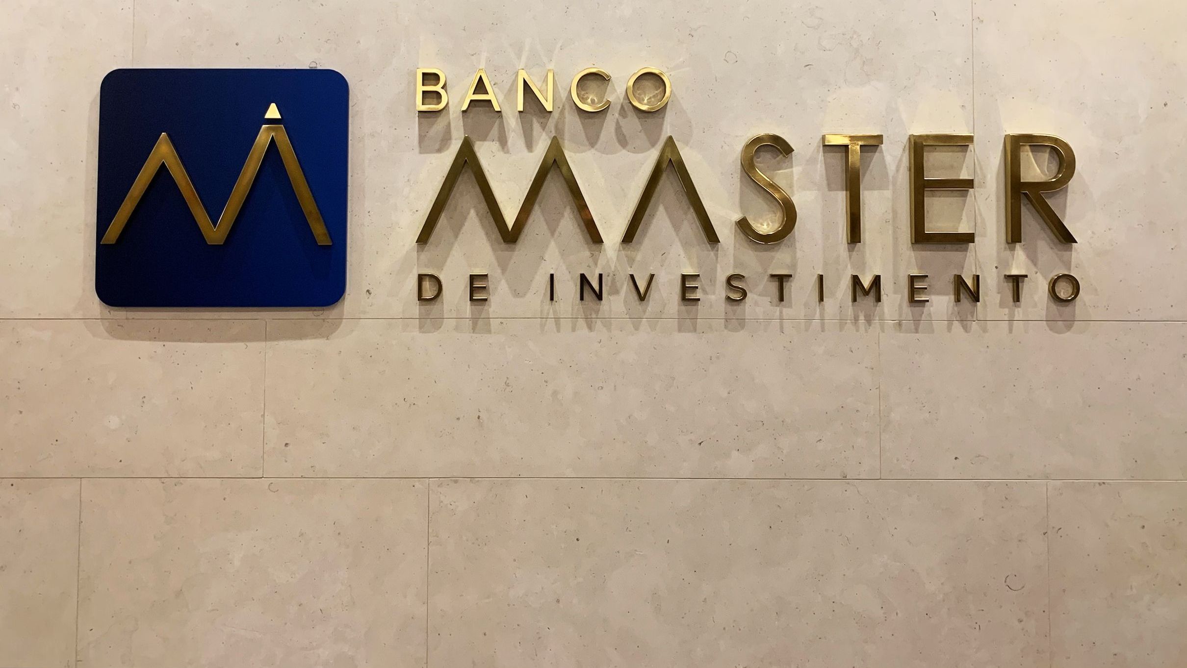 Justiça do DF impede BRB de assinar contrato de compra do Banco Master