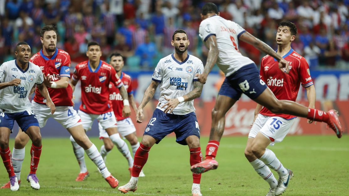 Bahia sofre virada do Nacional e vê vaga ameaçada na Libertadores