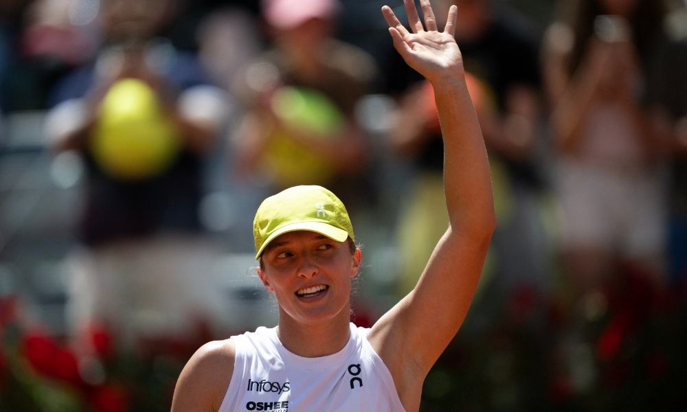Em estreia no WTA de Roma, Swiatek derrota italiana em apenas 52 minutos 