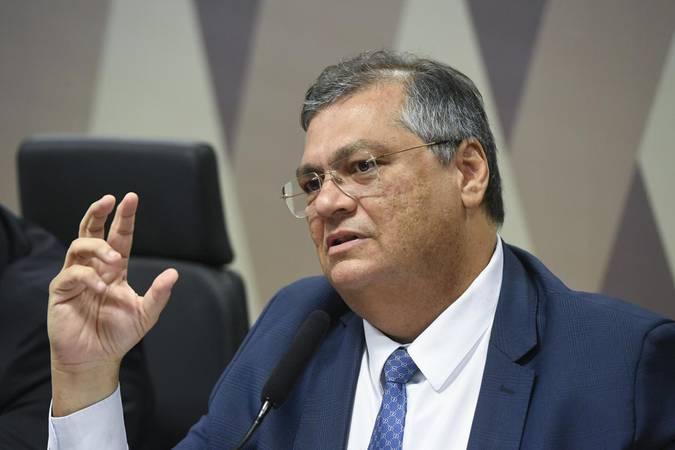 Flávio Dino determina que CGU amplie auditoria sobre emendas Pix