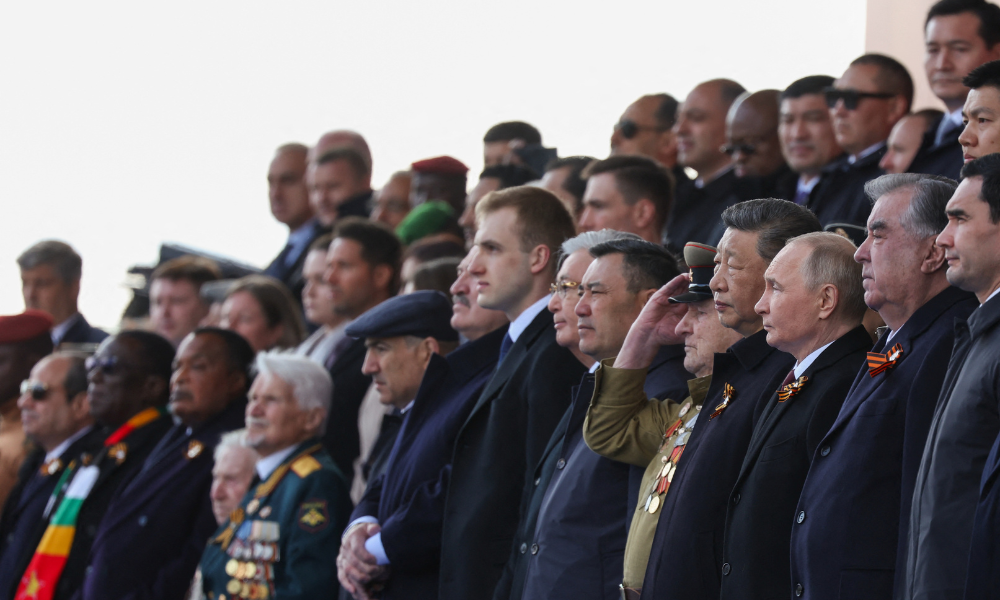 Putin homenageia soldados russos na Ucrânia em desfile pelo Dia da Vitória