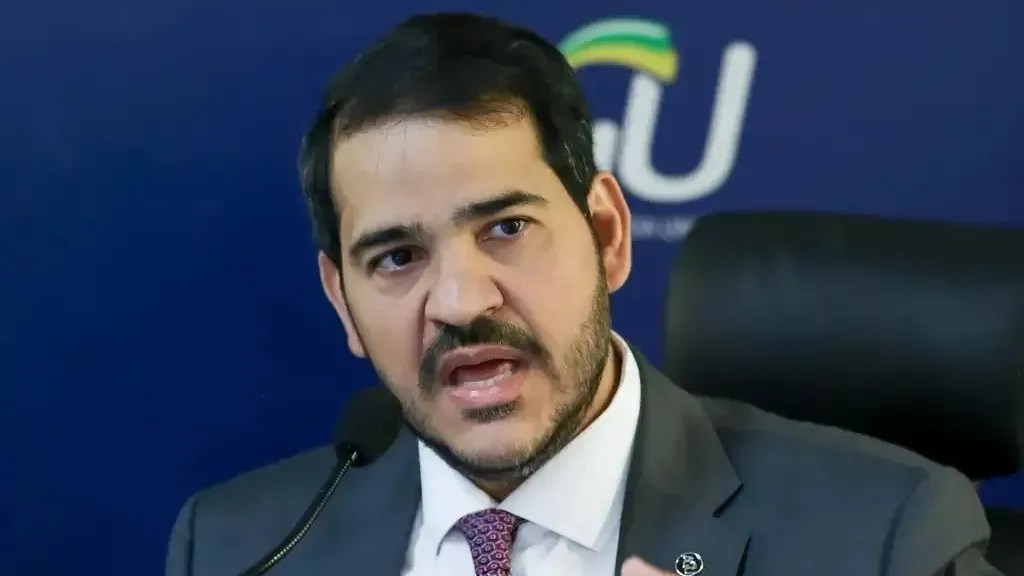Ministro da AGU culpa Bolsonaro por “desmantelamento” da Previdência
