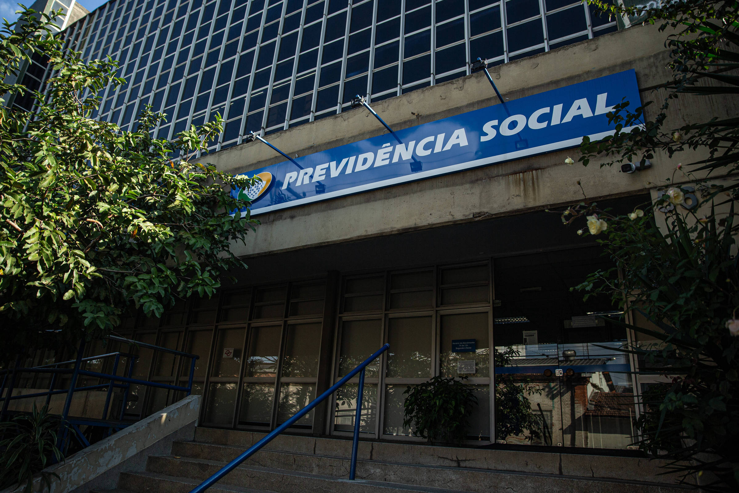 Oposição protocola pedido de CPI mista do INSS