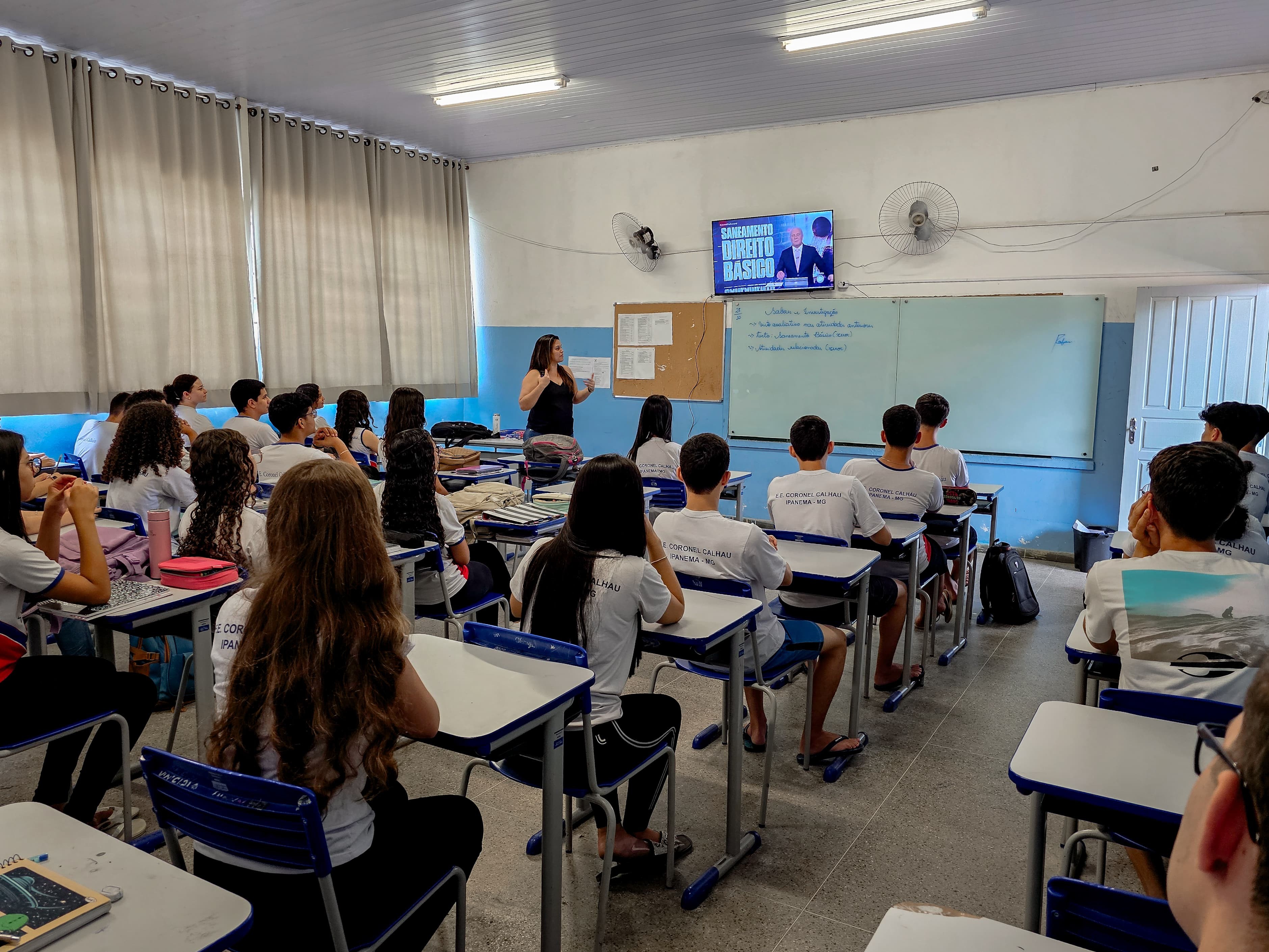 Reajuste de 5,26% para profissionais da educação básica de MG começa a valer