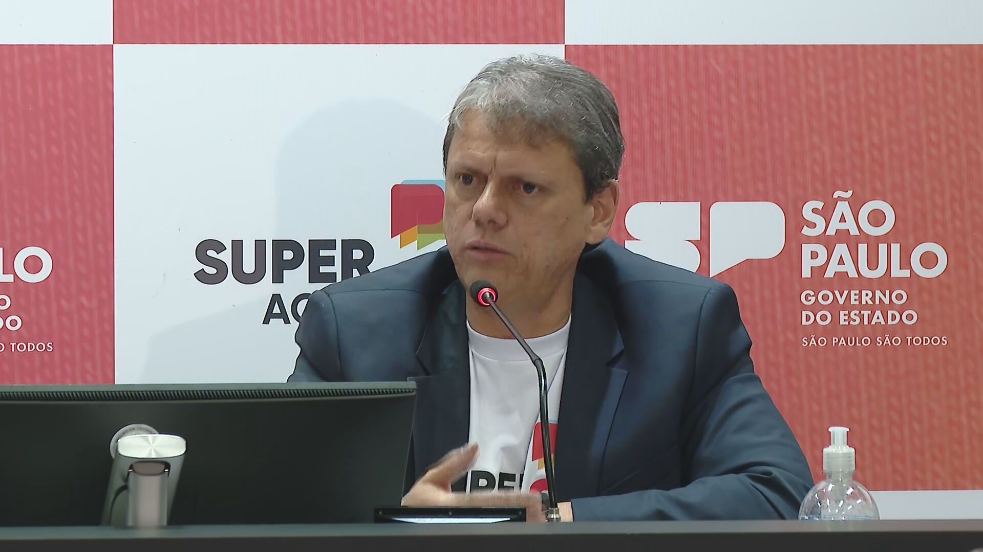 Tarcísio cita câmeras e diz que “não vai tolerar violência policial” em SP