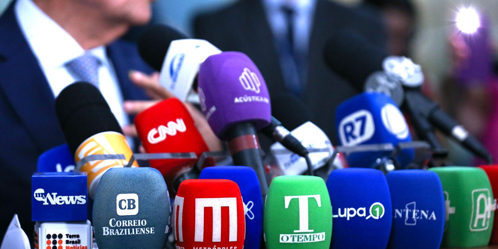 Violência contra jornalistas cai, mas ambiente ainda não é seguro