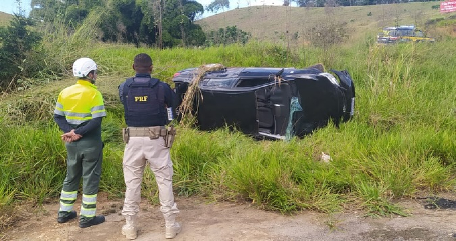 Jovem sem CNH provoca colisão lateral na BR-116 em Laranjal