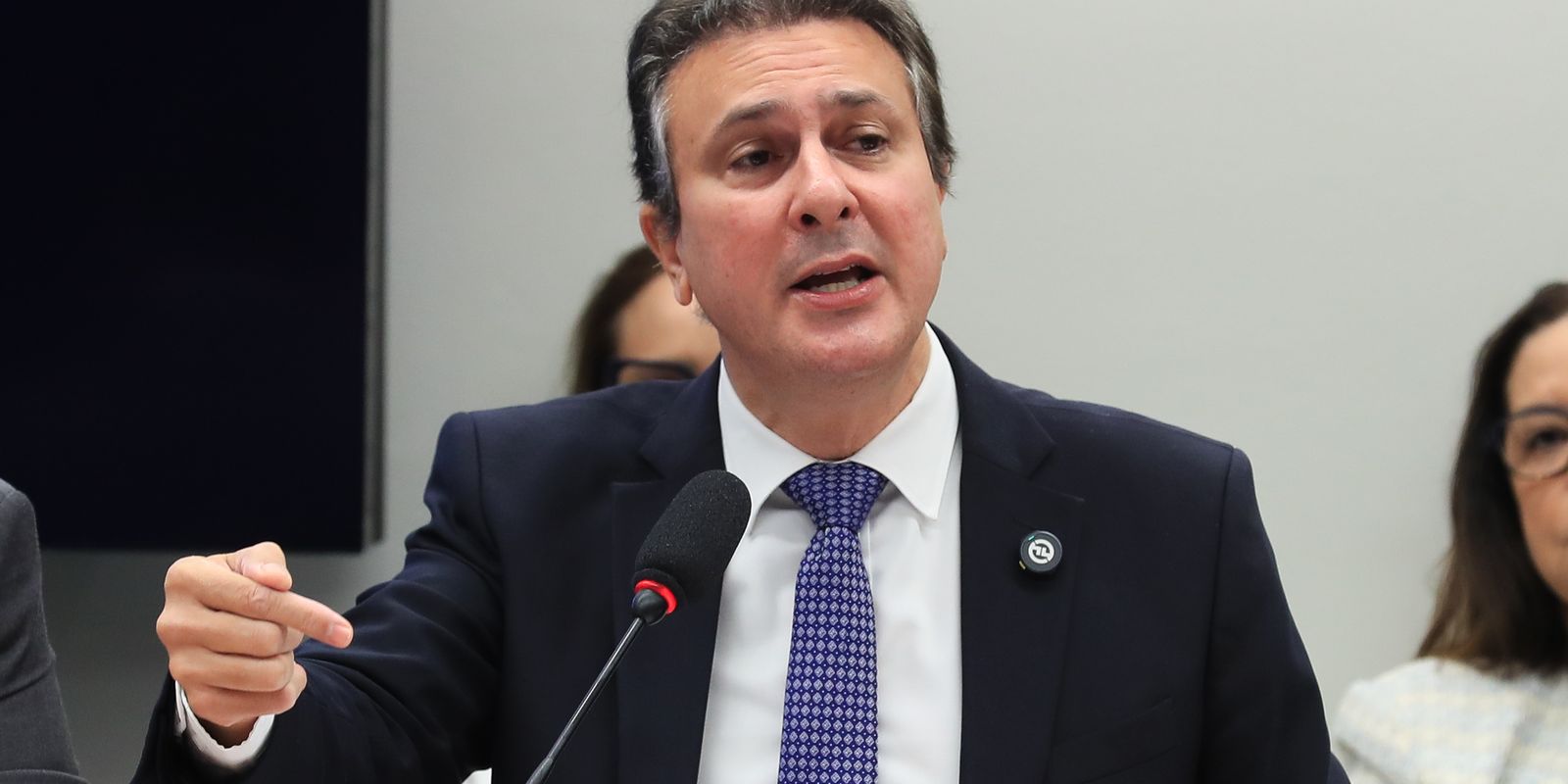 MEC promete R$ 400 milhões para universidades e institutos federais