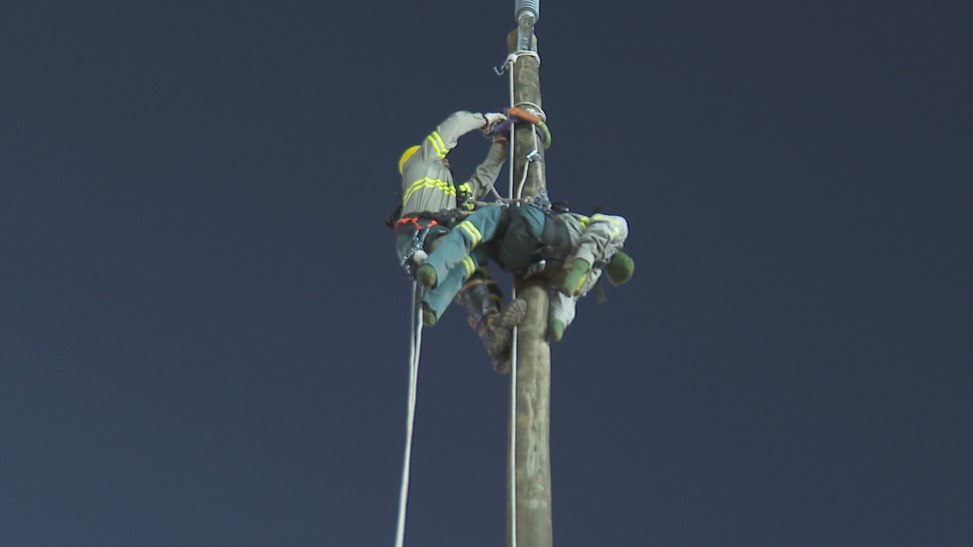 Rodeio Nacional de Eletricistas desafia profissionais com provas técnicas e de alto risco