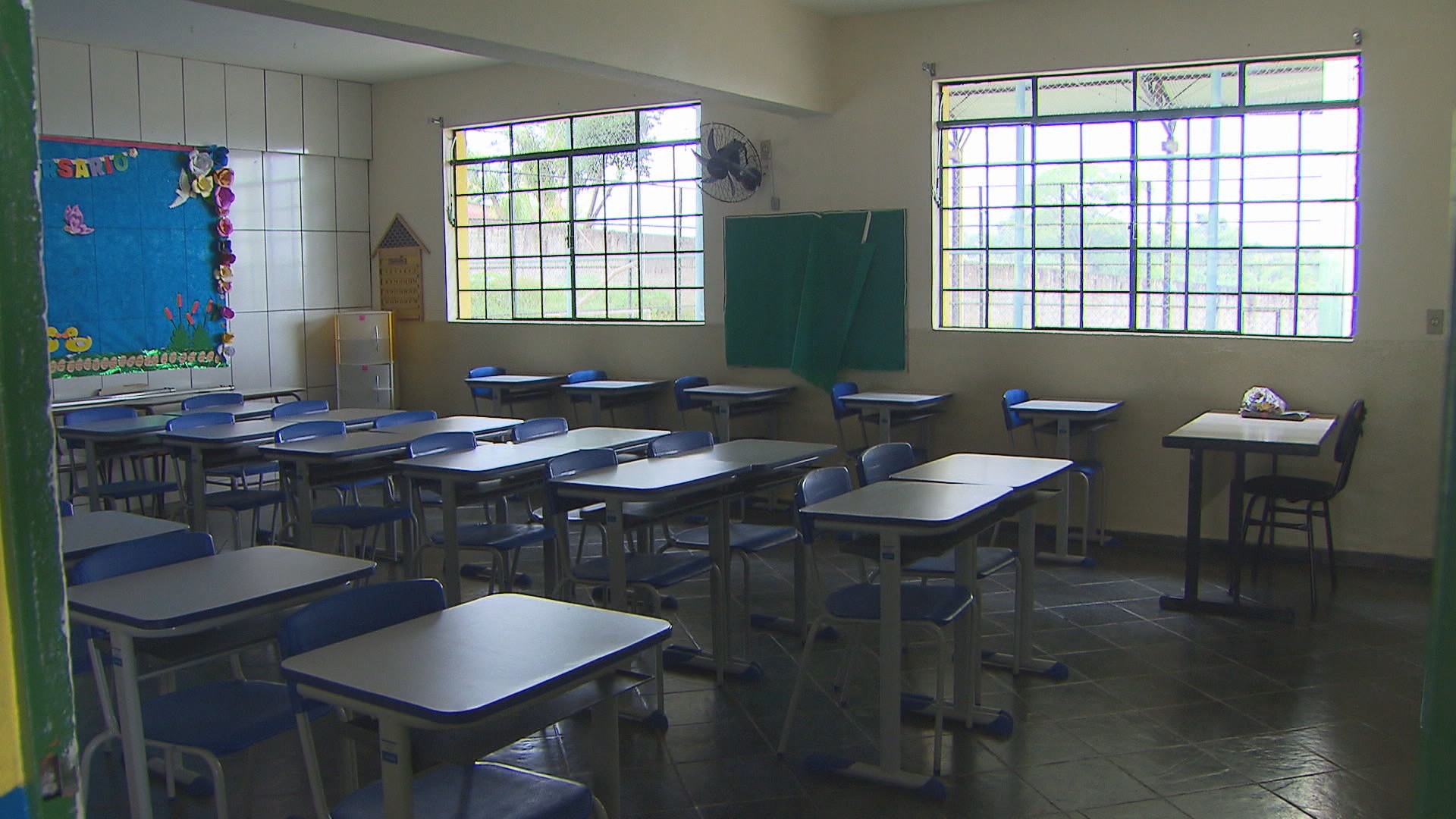 Servidores municipais da educação de Belo Horizonte fazem paralisação