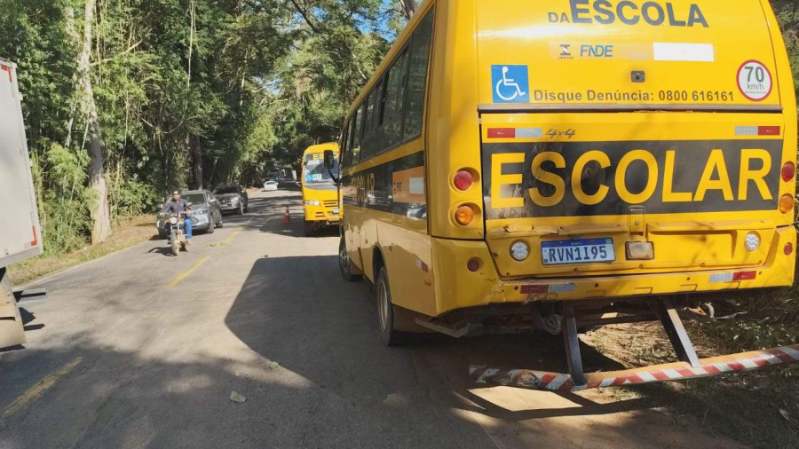 Motociclista morre em colisão com ônibus escolar na MG-111 entre Reduto e Manhumirim