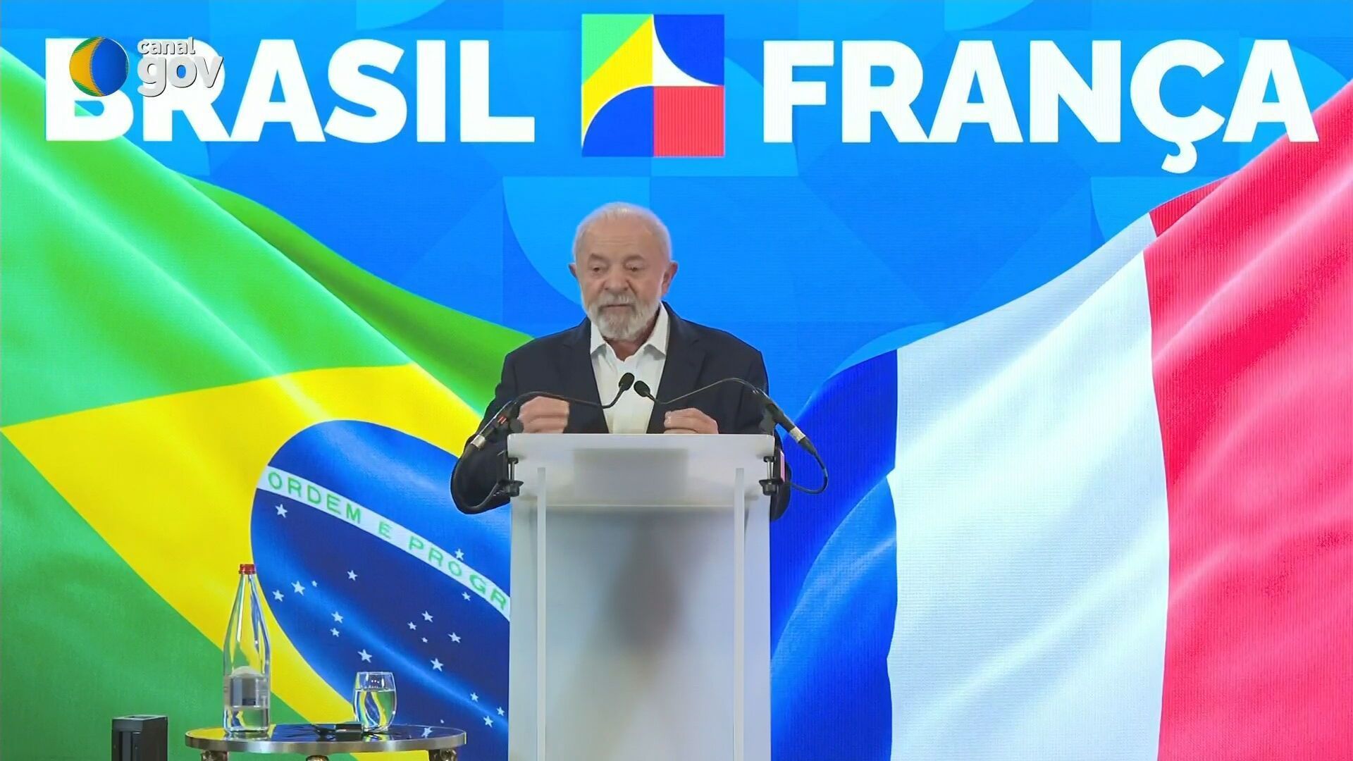 Lula abre mão de jantar de gala e antecipa agenda na França