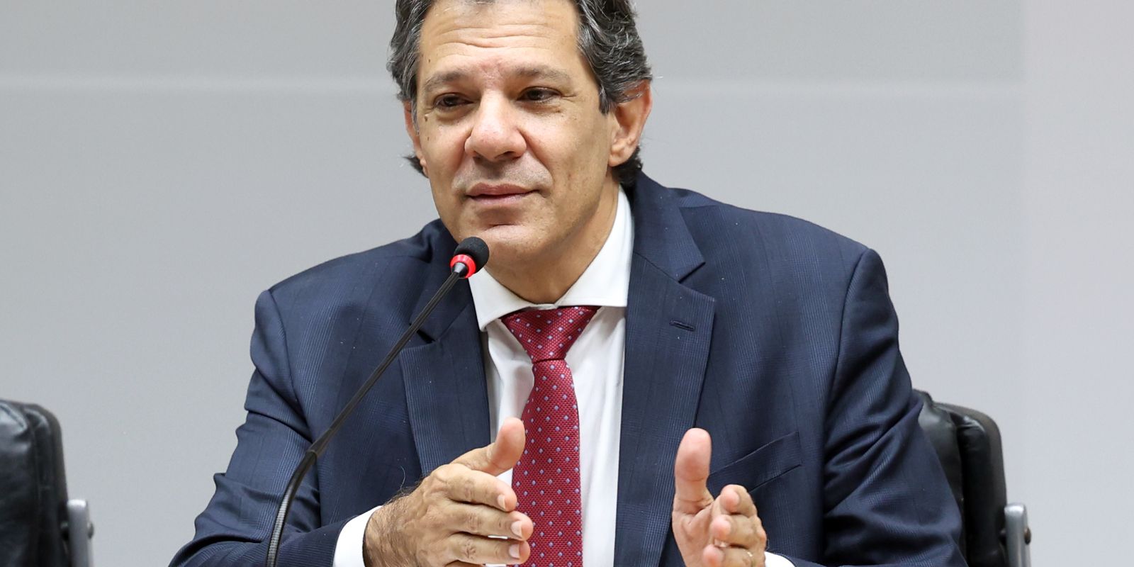Haddad discute propostas para substituir alta do IOF com parlamentares
